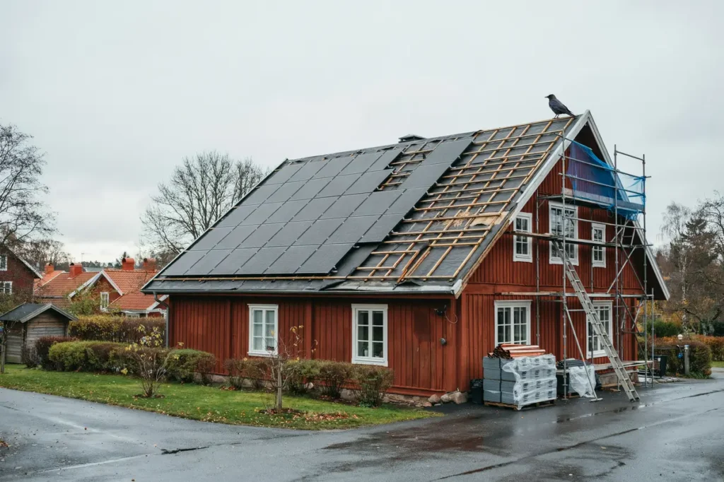byta tak och installera solpaneler samtidigt p villan